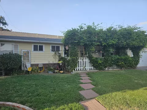 288 E Berkeley Ave, Tulare, CA 93274