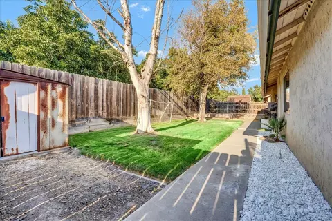 864 Elderwood Ln, Lemoore, CA 93245 photo 40
