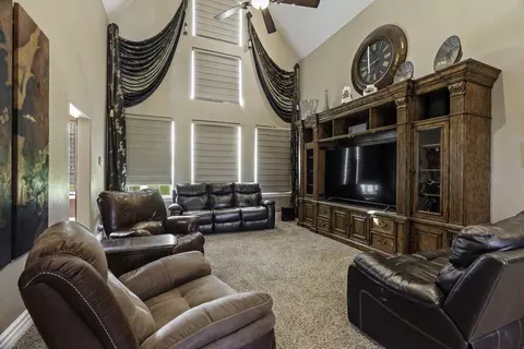 Living - Undisclosed, Lindsay, CA 93247 photo 1 of 2