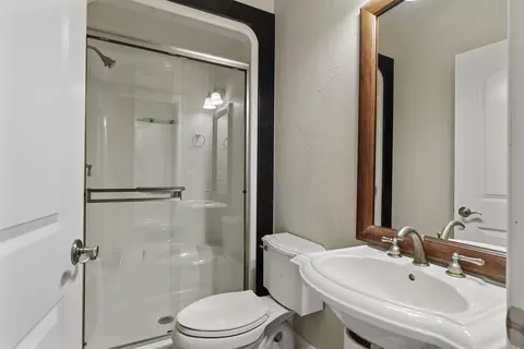 Bath - Undisclosed, Lindsay, CA 93247 photo 1 of 10