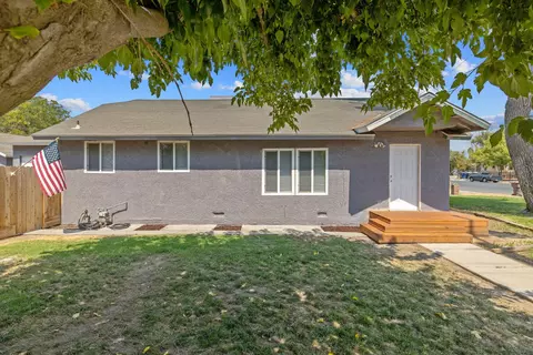 1112 W San Joaquin Ave, Tulare, CA 93274