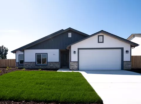 1017 N Cypress St, Woodlake, CA 93286