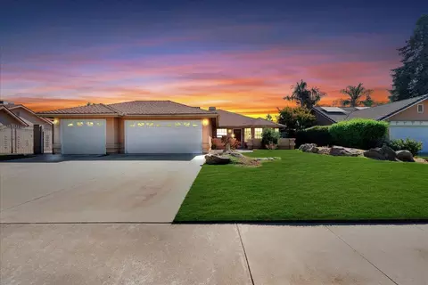 1124 N Vista St, Visalia, CA 93292