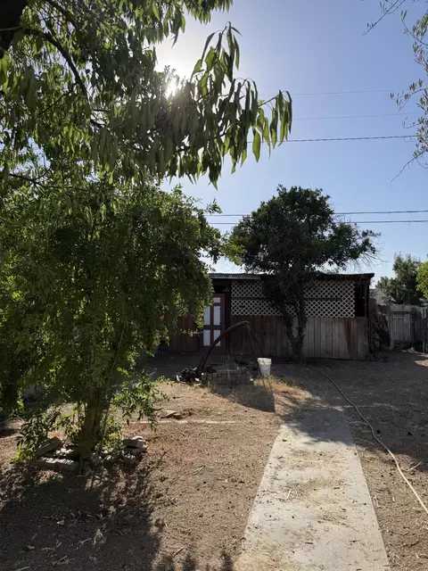 Exterior - 350 N Filbert Rd, Exeter, CA 93221 photo 2 of 5
