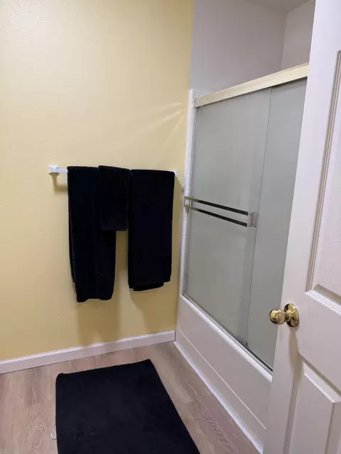 Bath - 350 N Filbert Rd, Exeter, CA 93221 photo 3 of 3