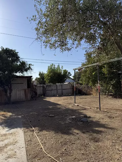 Exterior - 350 N Filbert Rd, Exeter, CA 93221 photo 3 of 5