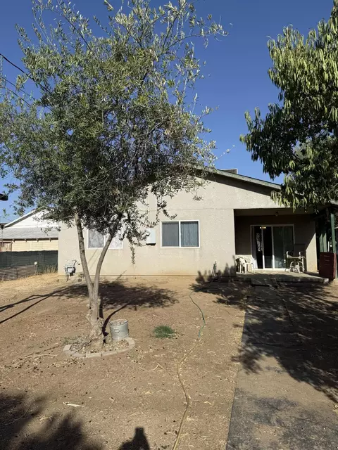 Exterior - 350 N Filbert Rd, Exeter, CA 93221 photo 4 of 5