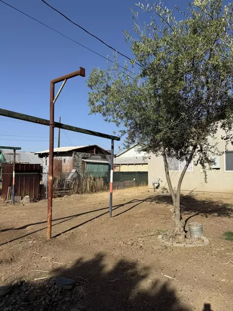 Exterior - 350 N Filbert Rd, Exeter, CA 93221 photo 5 of 5