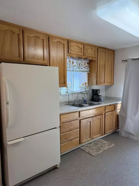Kitchen - 350 N Filbert Rd, Exeter, CA 93221 photo 2 of 3