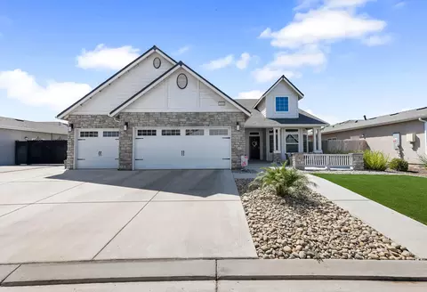 1849 Softwind Dr, Tulare, CA 93274