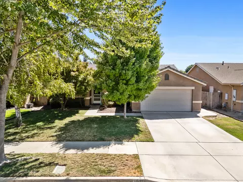Exterior - 4331 E Oak Ave, Visalia, CA 93292 photo 3 of 4