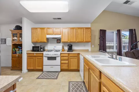 Kitchen - 4331 E Oak Ave, Visalia, CA 93292 photo 1 of 4