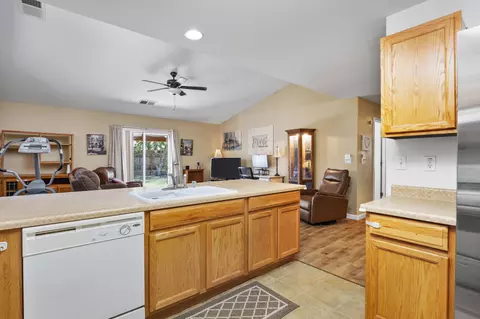 Kitchen - 4331 E Oak Ave, Visalia, CA 93292 photo 3 of 4