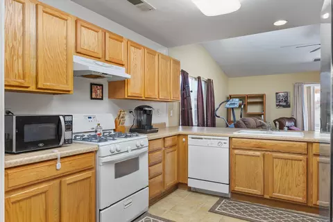 Kitchen - 4331 E Oak Ave, Visalia, CA 93292 photo 2 of 4