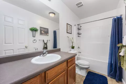 Bath - 4331 E Oak Ave, Visalia, CA 93292 photo 2 of 2