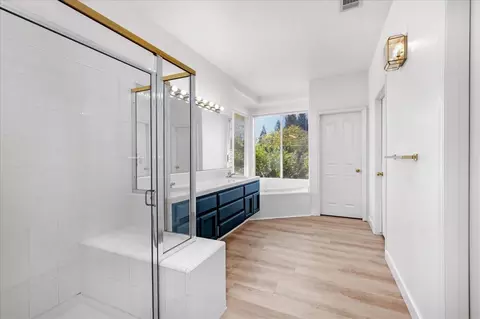 Bath - 2162 Decatur Ave, Clovis, CA 93611 photo 4 of 6