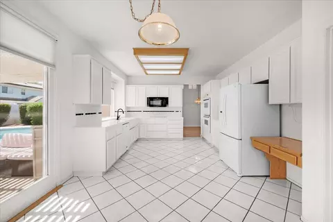 Kitchen - 2162 Decatur Ave, Clovis, CA 93611 photo 3 of 7