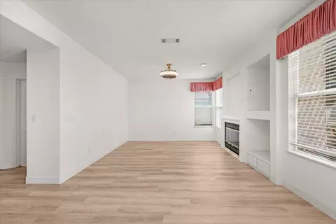 Living - 2162 Decatur Ave, Clovis, CA 93611 photo 6 of 17