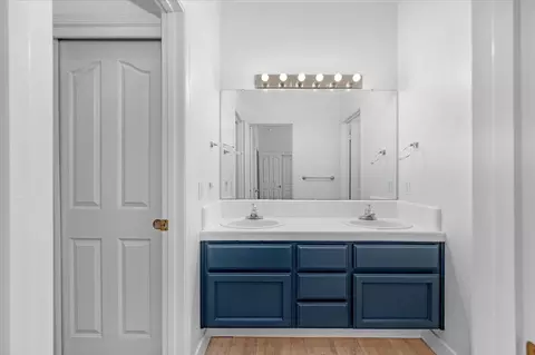 Bath - 2162 Decatur Ave, Clovis, CA 93611 photo 3 of 6