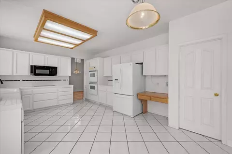 Kitchen - 2162 Decatur Ave, Clovis, CA 93611 photo 5 of 7