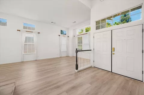 Entry Way - 2162 Decatur Ave, Clovis, CA 93611 photo 2 of 7