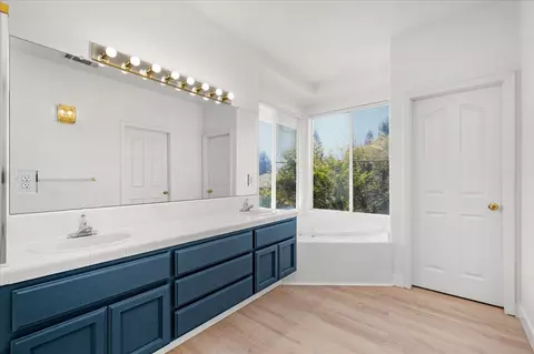 Bath - 2162 Decatur Ave, Clovis, CA 93611 photo 5 of 6