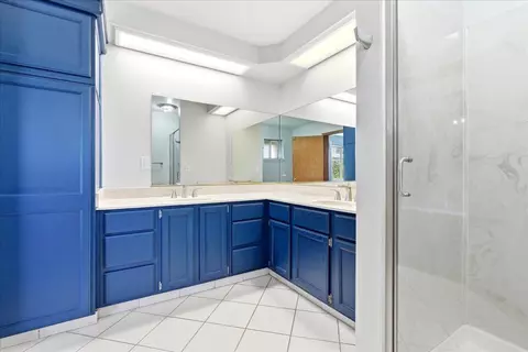 Bath - 1395 Pine Dr, Lemoore, CA 93245 photo 4 of 4