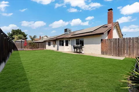 Exterior - 1395 Pine Dr, Lemoore, CA 93245 photo 6 of 7