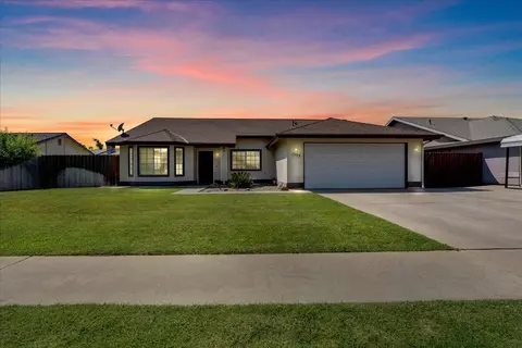Exterior - 1395 Pine Dr, Lemoore, CA 93245 photo 2 of 7
