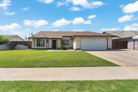 1395 Pine Dr, Lemoore, CA 93245