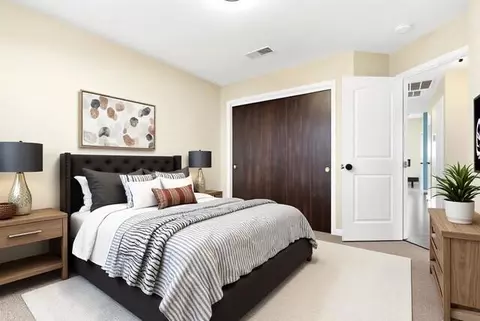Bedroom - 1395 Pine Dr, Lemoore, CA 93245 photo 5 of 7