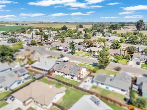 View/Area - 1395 Pine Dr, Lemoore, CA 93245 photo 4 of 5