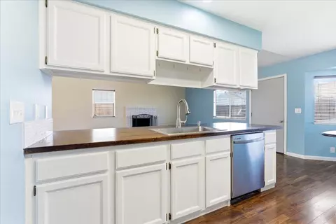 Kitchen - 1395 Pine Dr, Lemoore, CA 93245 photo 1 of 3