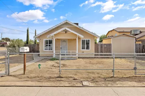 1009 W Goshen Ave, Visalia, CA 93291