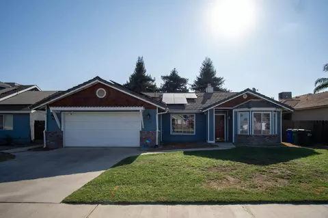 294 S Red Oak St, Porterville, CA 93257