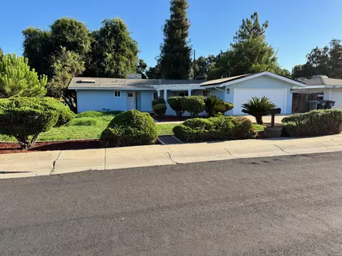 1640 W Princeton Ct, Visalia, CA 93277