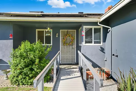 148 E Gail Ave, Tulare, CA 93274 photo 2
