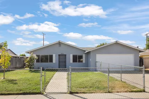 313 Balmoral Dr, Porterville, CA 93257