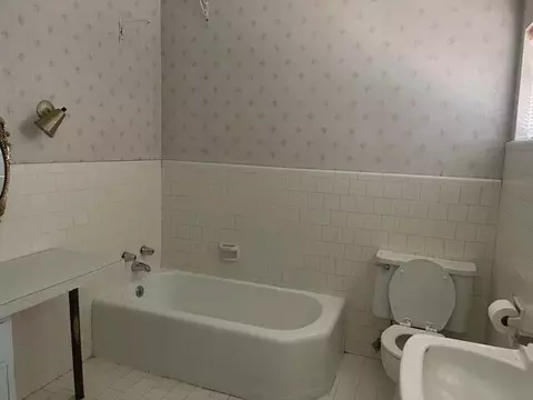 Bath - 726 Josephine Ave, Corcoran, CA 93212 photo 1 of 2