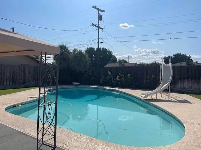 Exterior - 726 Josephine Ave, Corcoran, CA 93212 photo 5 of 6