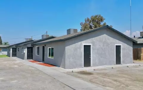 738 E Larry St, Farmersville, CA 93223