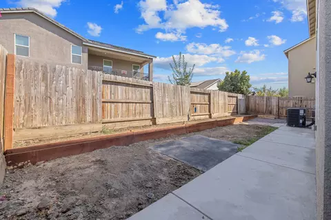 Exterior - 3138 E Seeger Ave, Visalia, CA 93292 photo 7 of 8