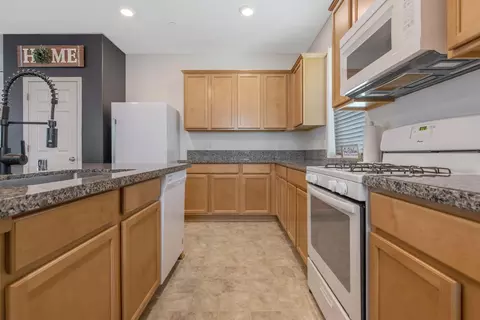 Kitchen - 3138 E Seeger Ave, Visalia, CA 93292 photo 4 of 4