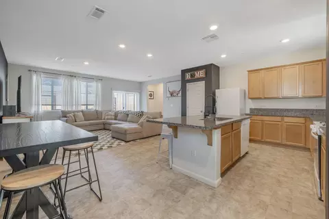 Entry Way - 3138 E Seeger Ave, Visalia, CA 93292 photo 2 of 15