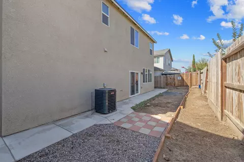 Exterior - 3138 E Seeger Ave, Visalia, CA 93292 photo 6 of 8