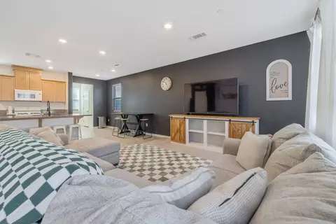 Entry Way - 3138 E Seeger Ave, Visalia, CA 93292 photo 5 of 15