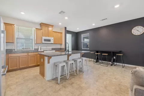 Kitchen - 3138 E Seeger Ave, Visalia, CA 93292 photo 2 of 4