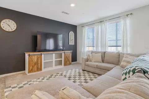 Living - 3138 E Seeger Ave, Visalia, CA 93292 photo 1 of 1