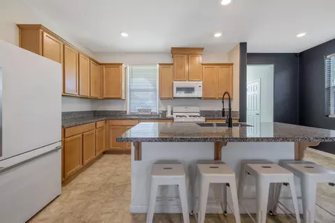 Kitchen - 3138 E Seeger Ave, Visalia, CA 93292 photo 1 of 4