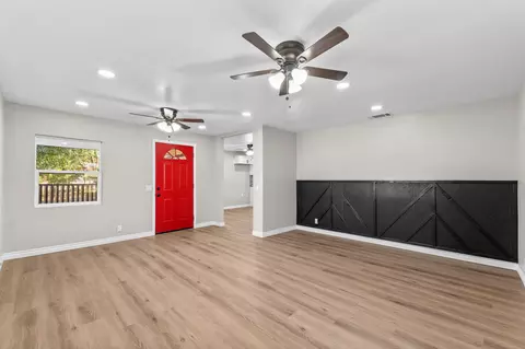 Living - 19445 Rea Rd, Strathmore, CA 93267 photo 2 of 5